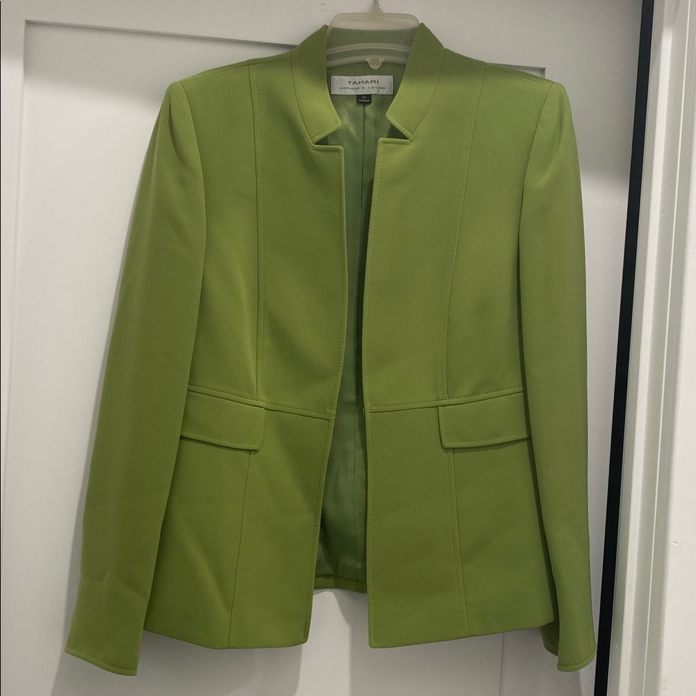 TAHARI SUIT JACKET GREEN COLOR  SIZE 10.